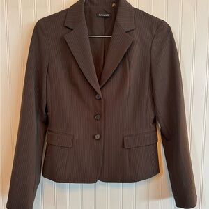 Tahari Dark Brown Pinstripe Sophisticated Women's Blazer Buttons Size 8 NWOT
